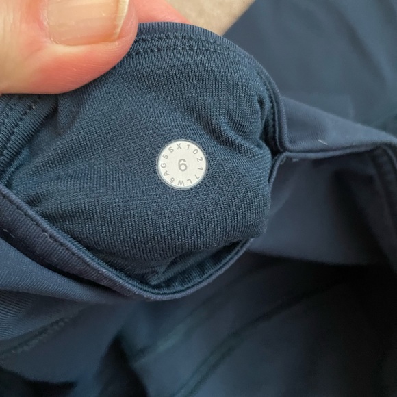 Lulu lemon Twist and Train High Rise crops - Picture 5 of 6